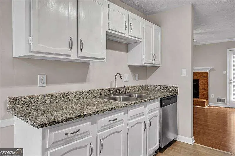 1198 Westfield Trce photo 4