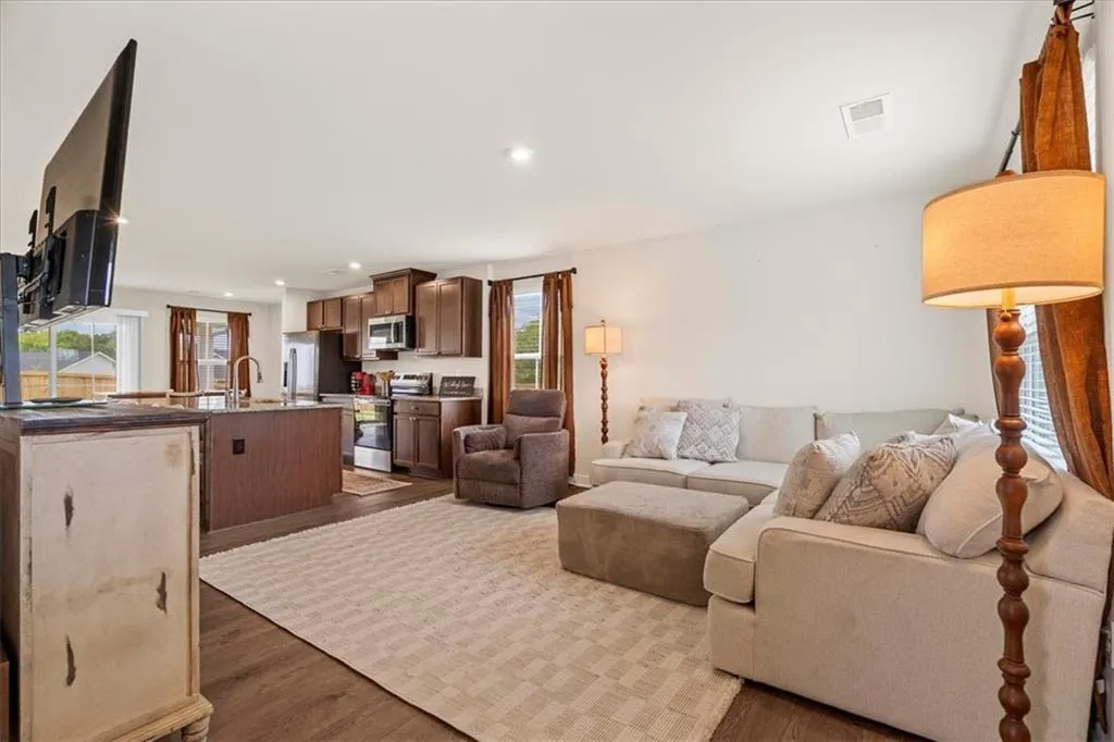 358 Oakleigh Drive photo 5