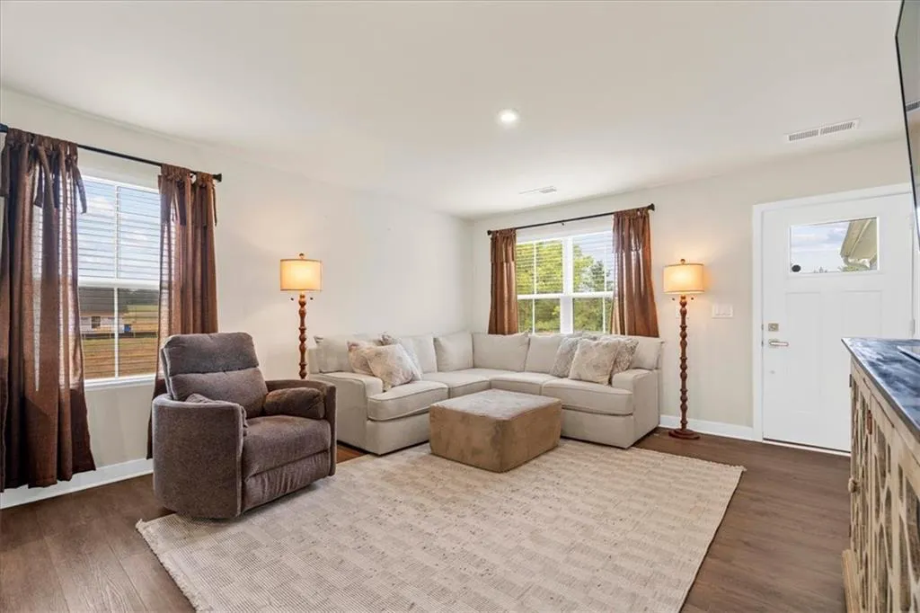 358 Oakleigh Drive photo 6