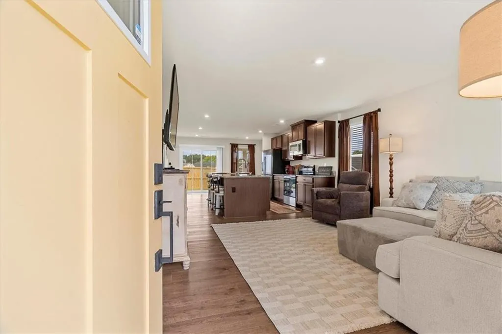 358 Oakleigh Drive photo 4