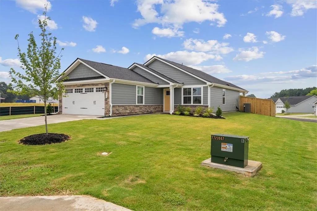 358 Oakleigh Drive photo 2