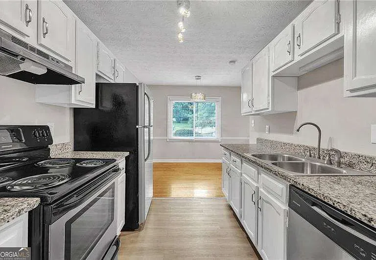 1198 Westfield Trce photo 3