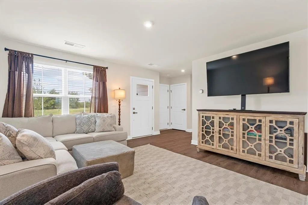 358 Oakleigh Drive photo 7
