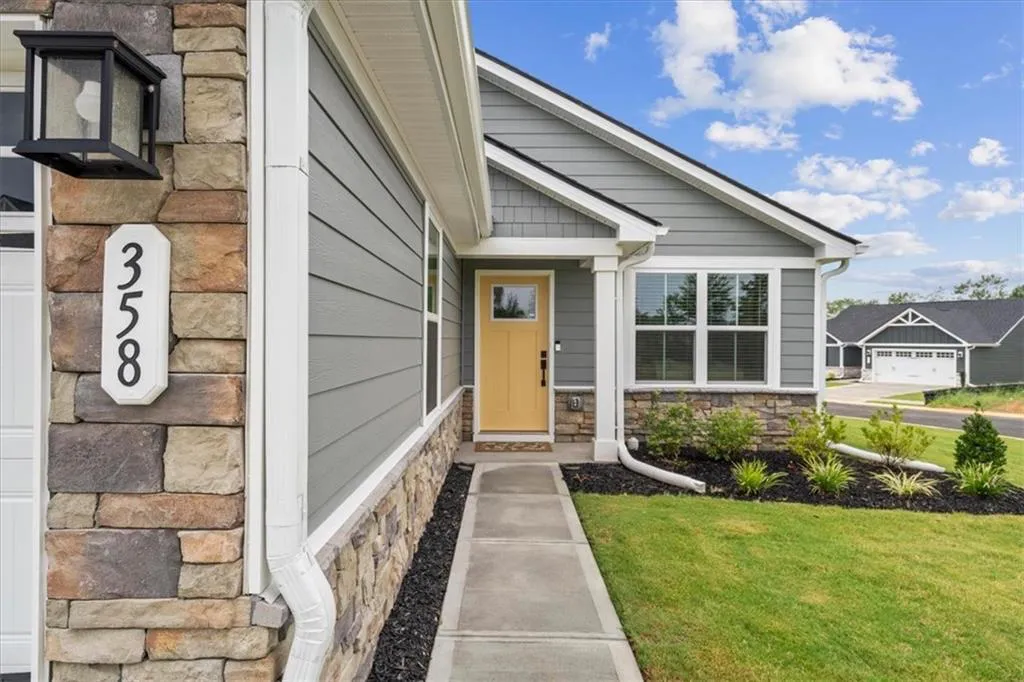 358 Oakleigh Drive photo 3